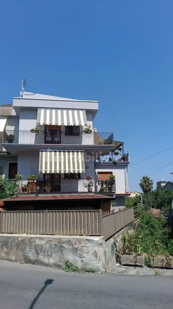 Palazzo - Edificio in vendita a Capo d'Orlando