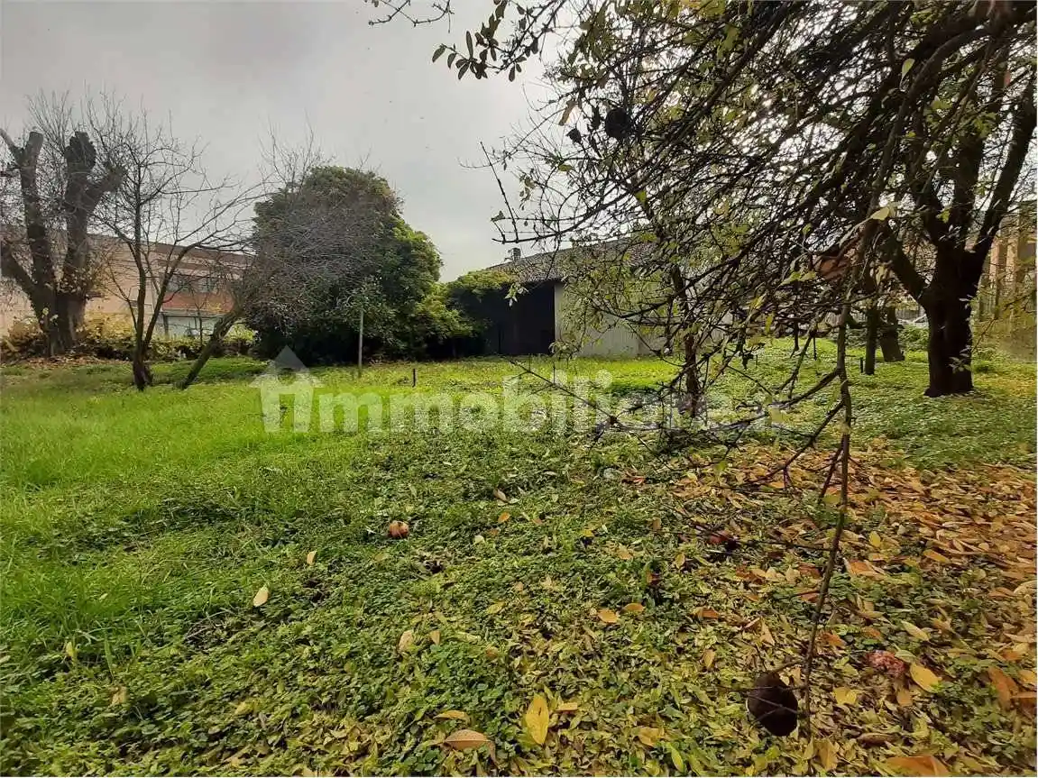 Palazzo - Edificio in vendita a Rottofreno