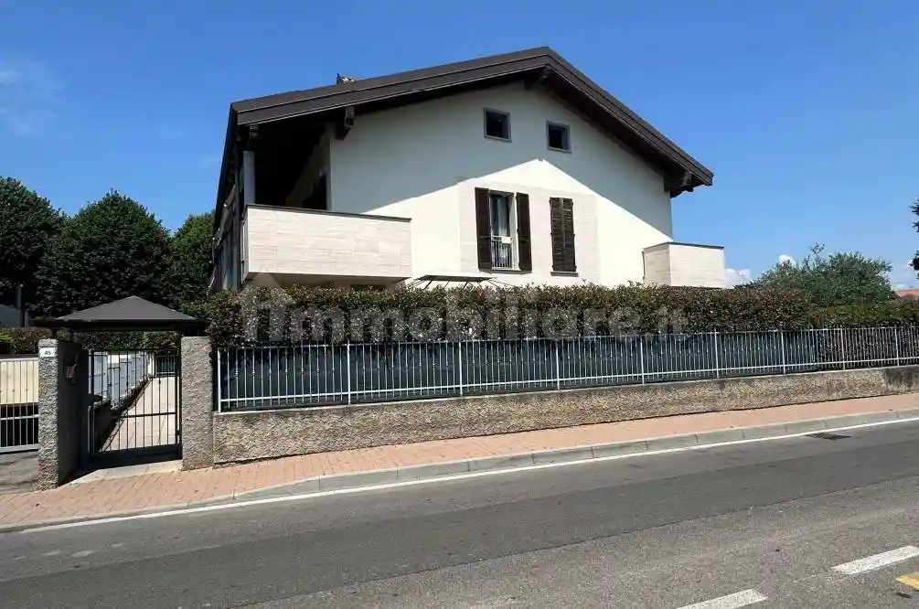 Appartamento in vendita a Trezzano Rosa