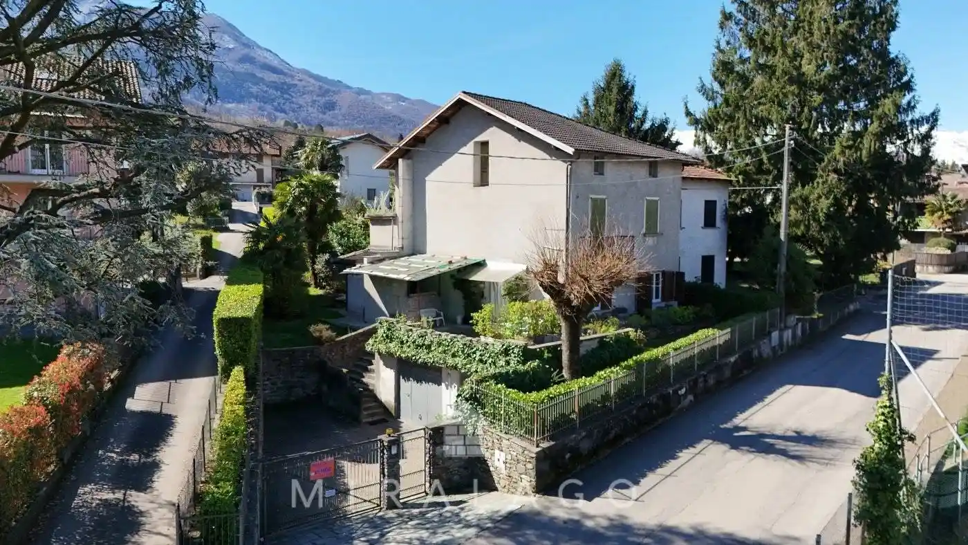 Villa in vendita a Colico
