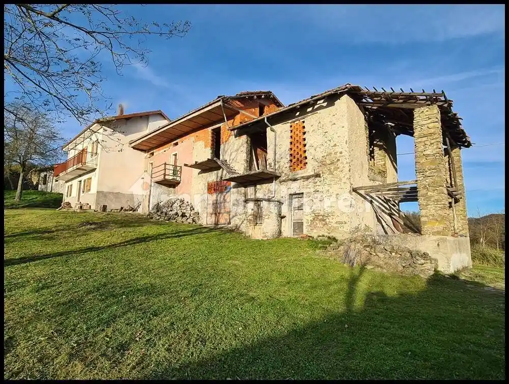 Casa indipendente in vendita a Pareto