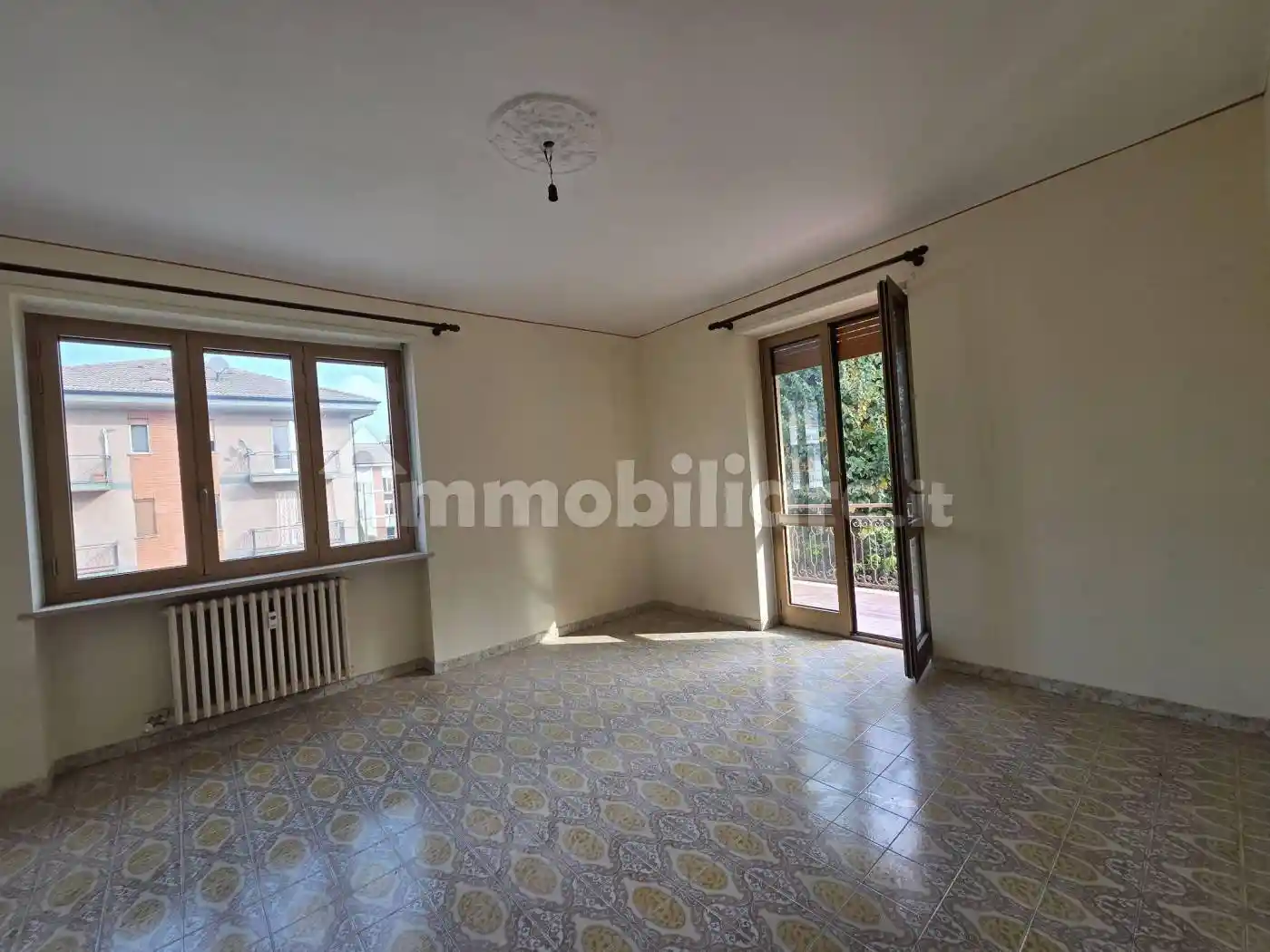 Palazzo - Edificio in affitto a Cavour