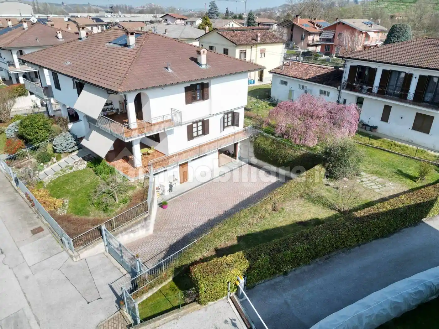 Villa in vendita a Castiglione Falletto