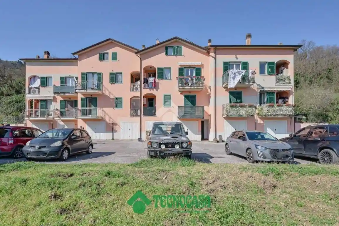 Appartamento in vendita a Follo