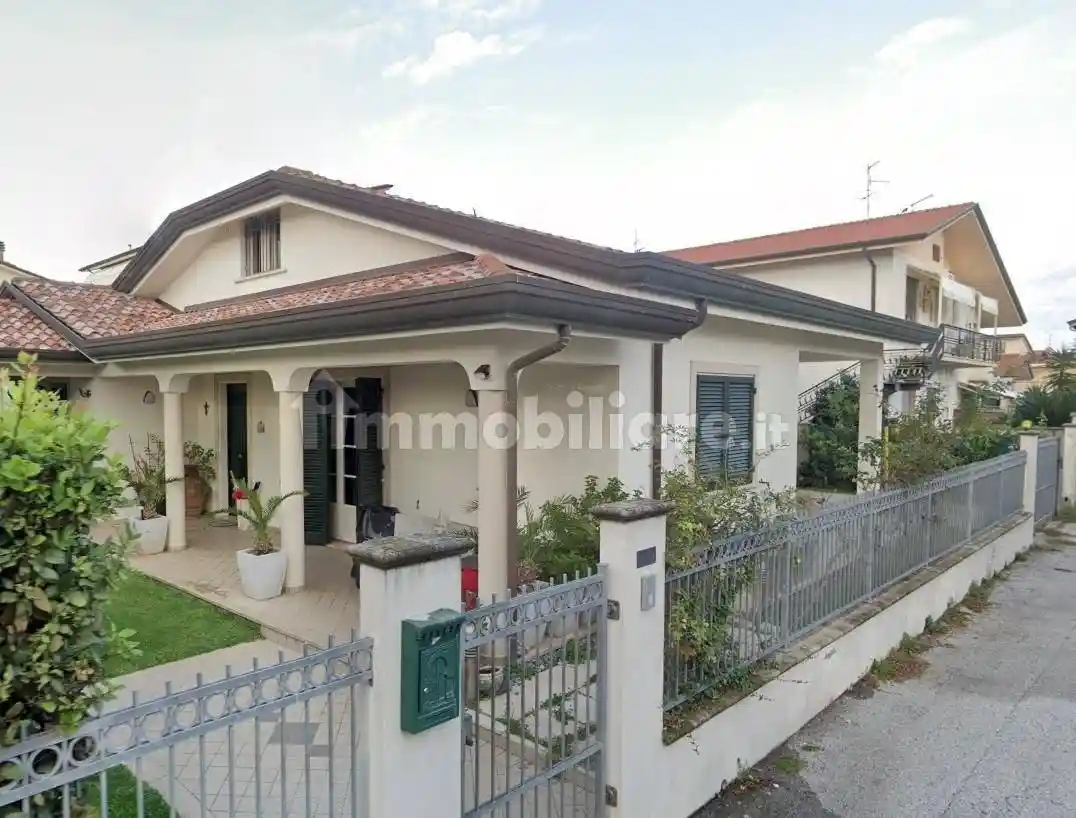 Villa in vendita a Viareggio
