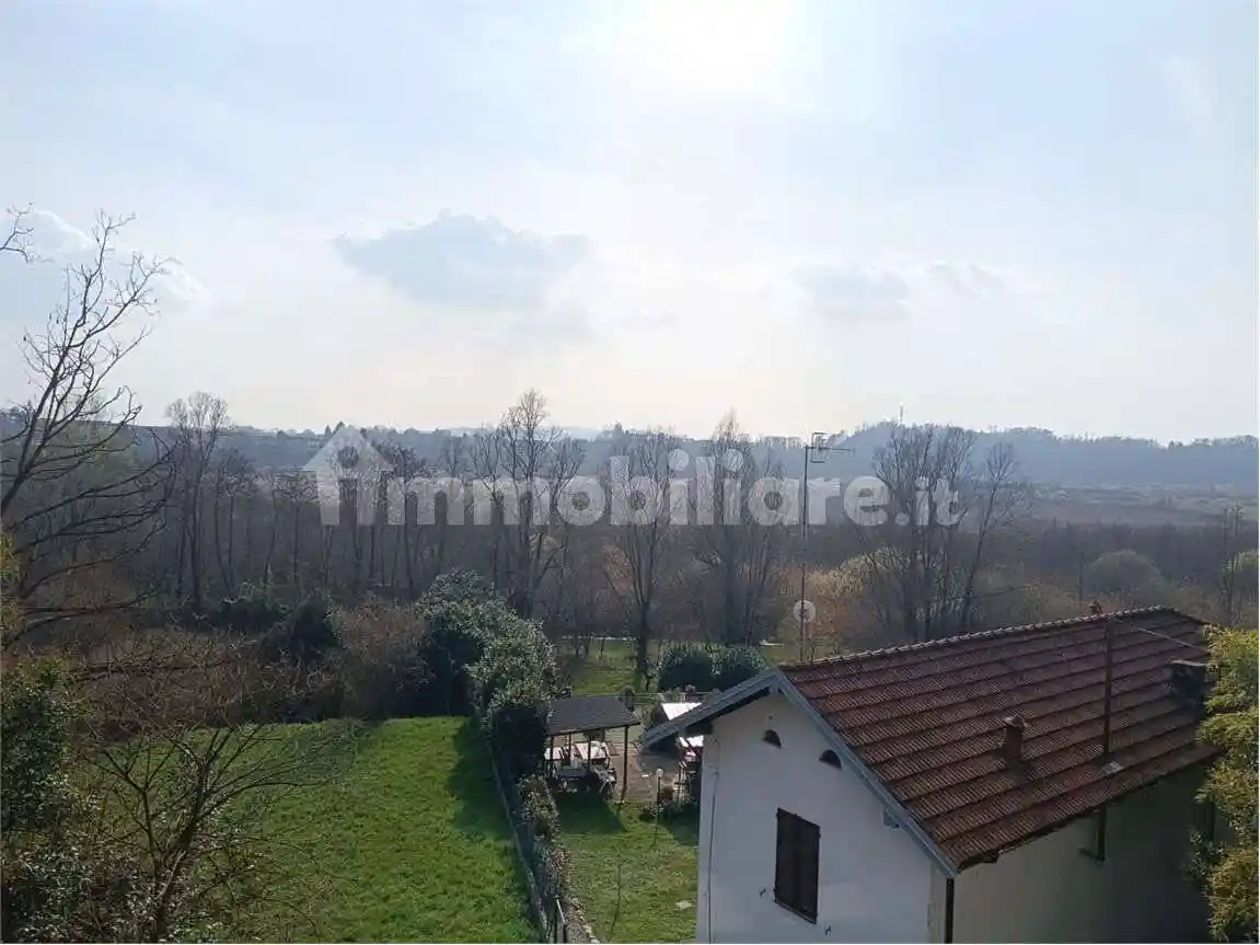 Villa in vendita a Biandronno