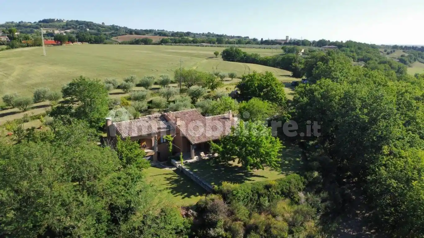 Villa in vendita a Colli al Metauro