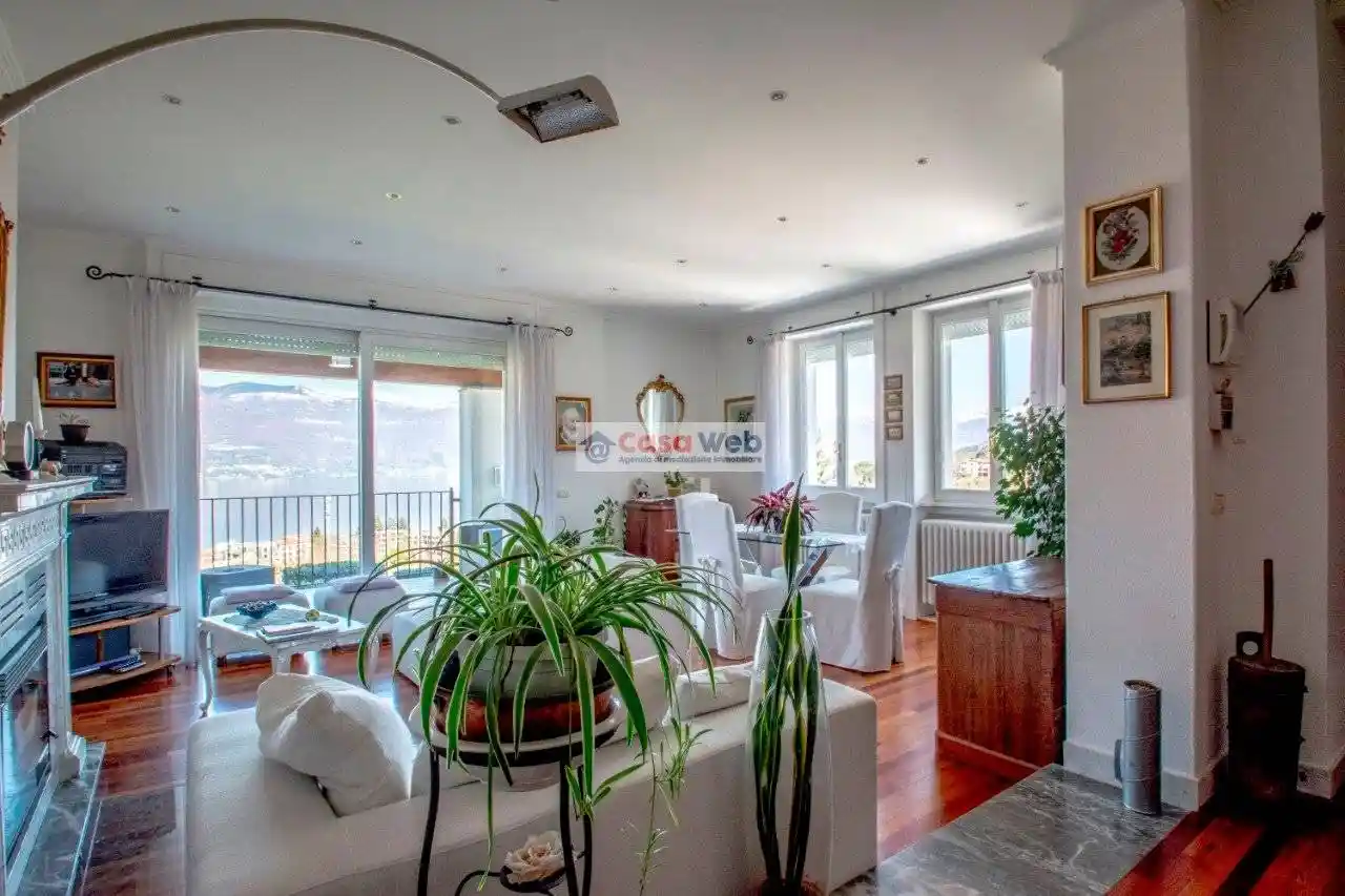 Villa in vendita a Porto Valtravaglia