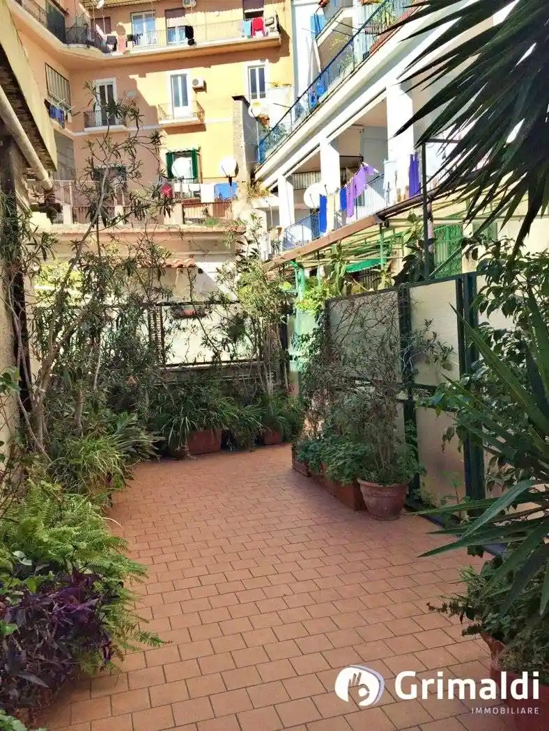 Appartamento in vendita a Napoli