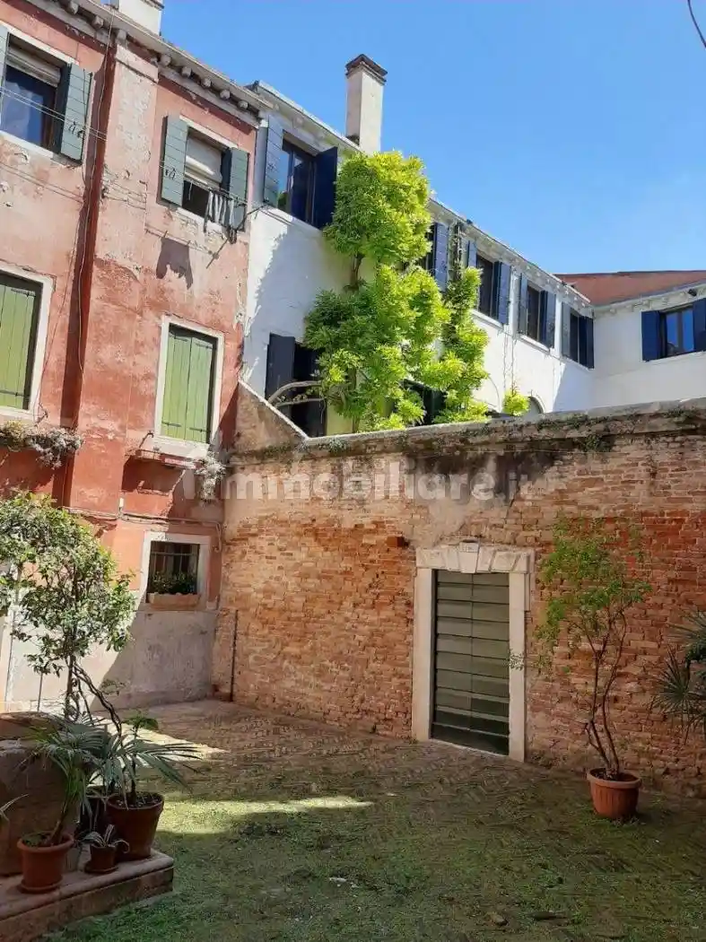 Palazzo - Edificio in vendita a Venezia