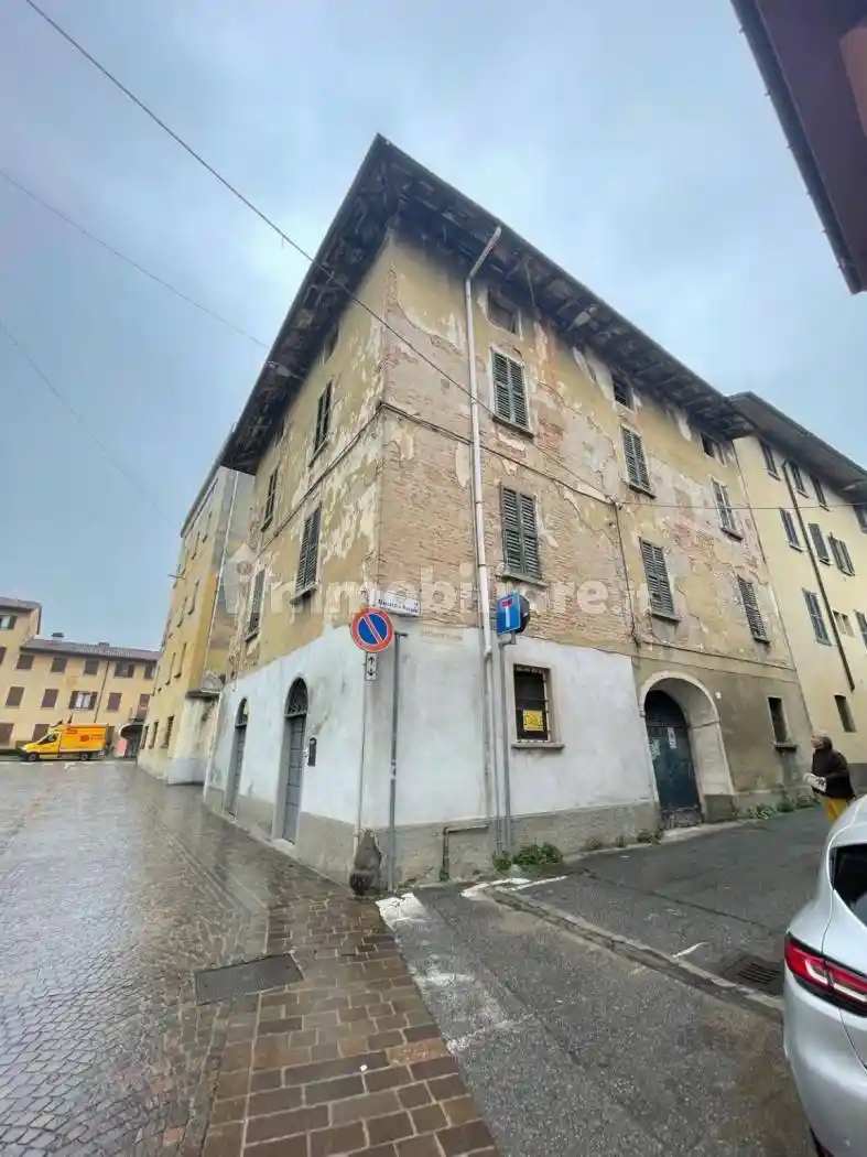 Palazzo - Edificio in vendita a Brignano Gera d'Adda