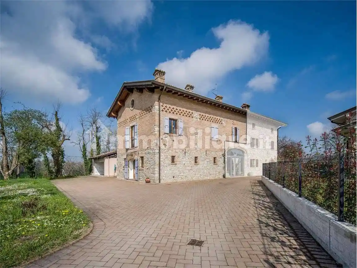 Villa in vendita a Albinea