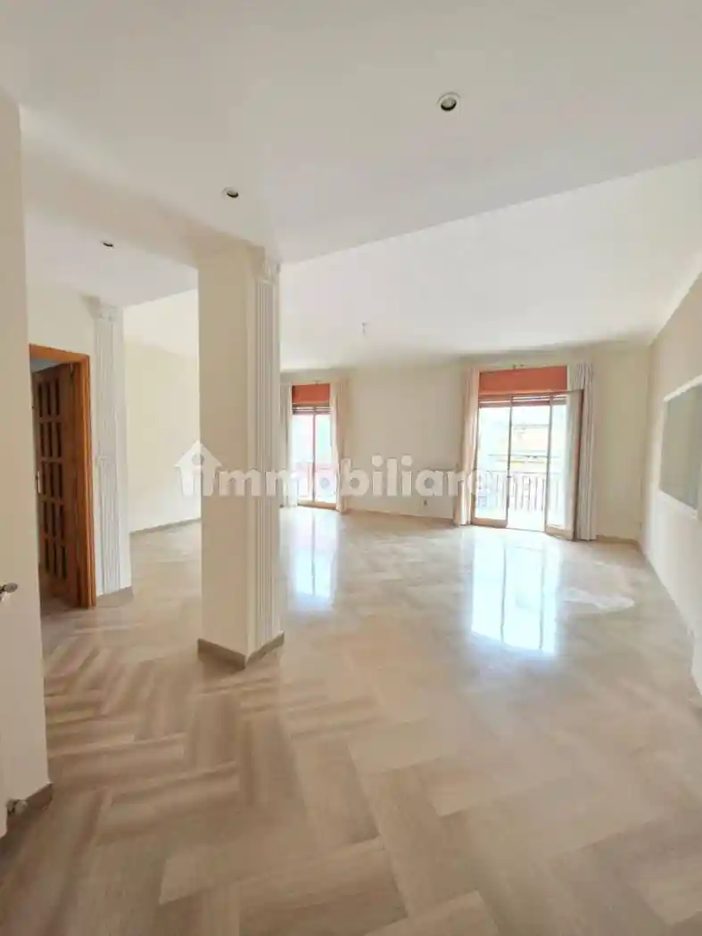 Palazzo - Edificio in affitto a Belpasso