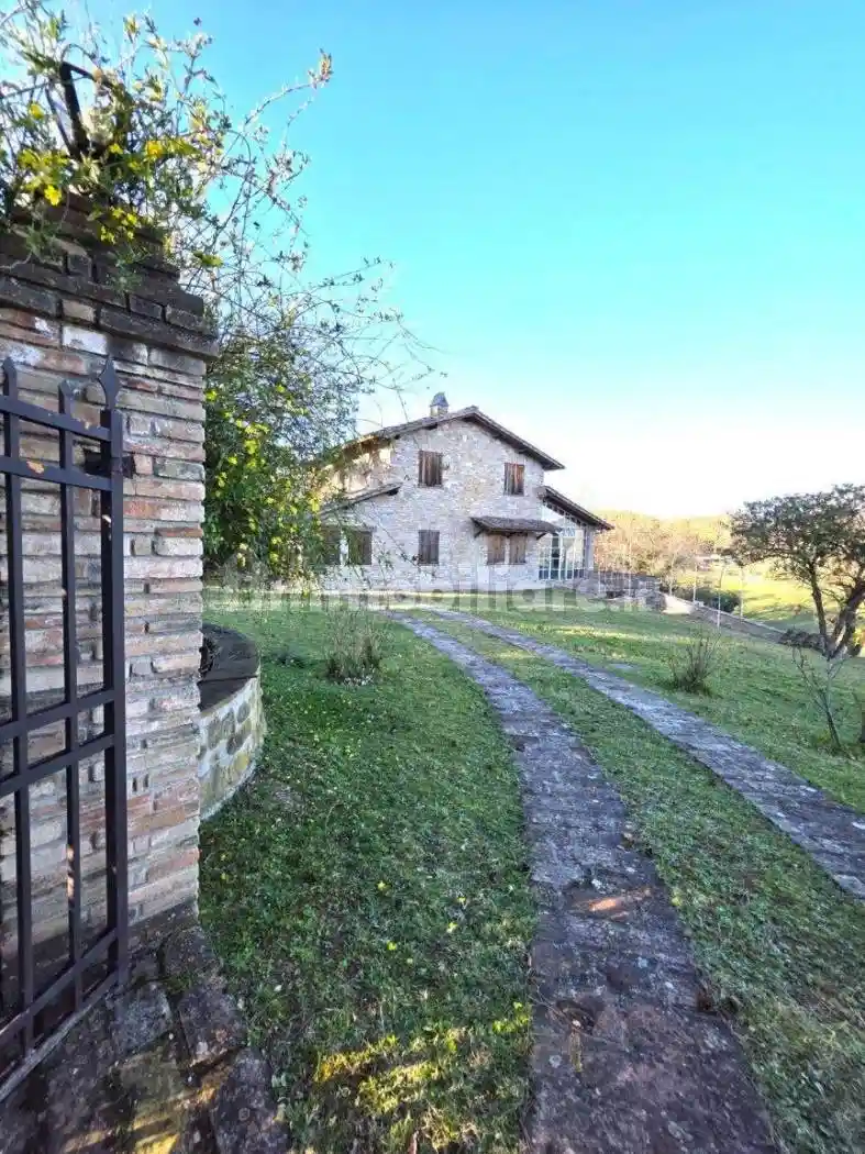 Rustico - Casale in vendita a Perugia