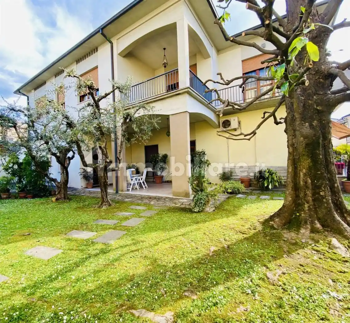 Villa in vendita a Lucca