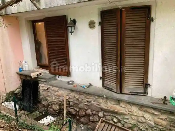 Casa indipendente in vendita a Bisuschio