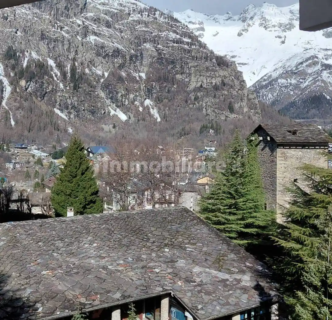 Appartamento in vendita a Courmayeur