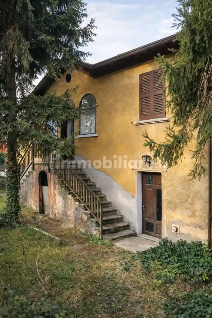 Villa in vendita a Roè Volciano