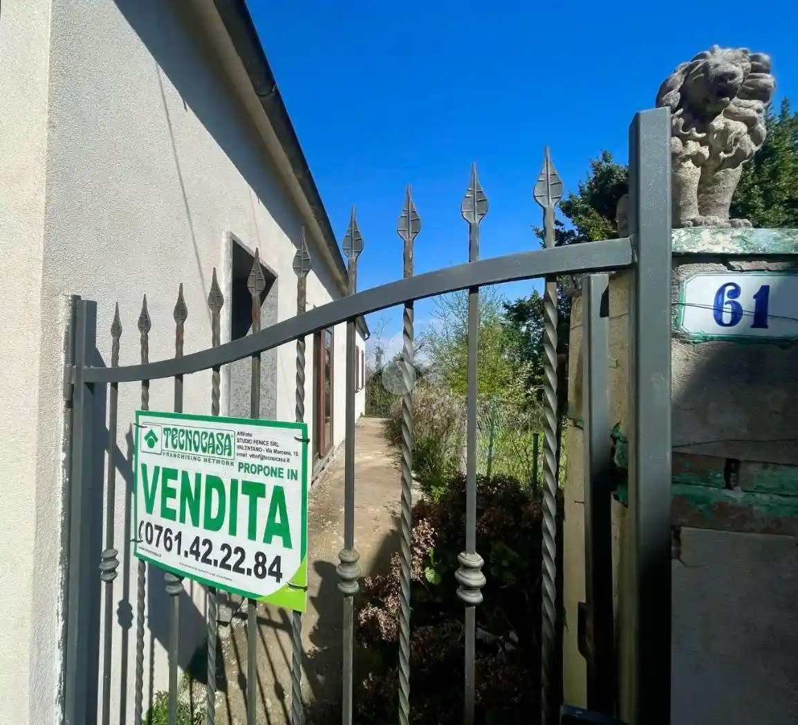 Casa indipendente in vendita a Valentano