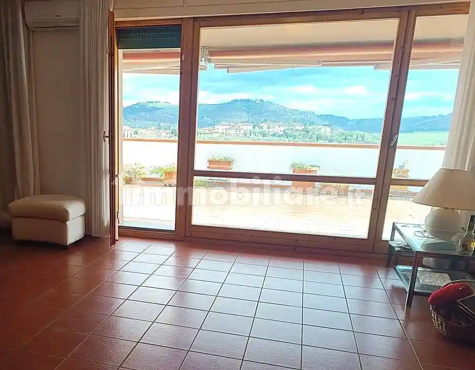 Appartamento in vendita a Carmignano