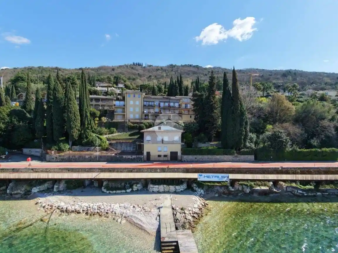 Appartamento in vendita a Torri del Benaco