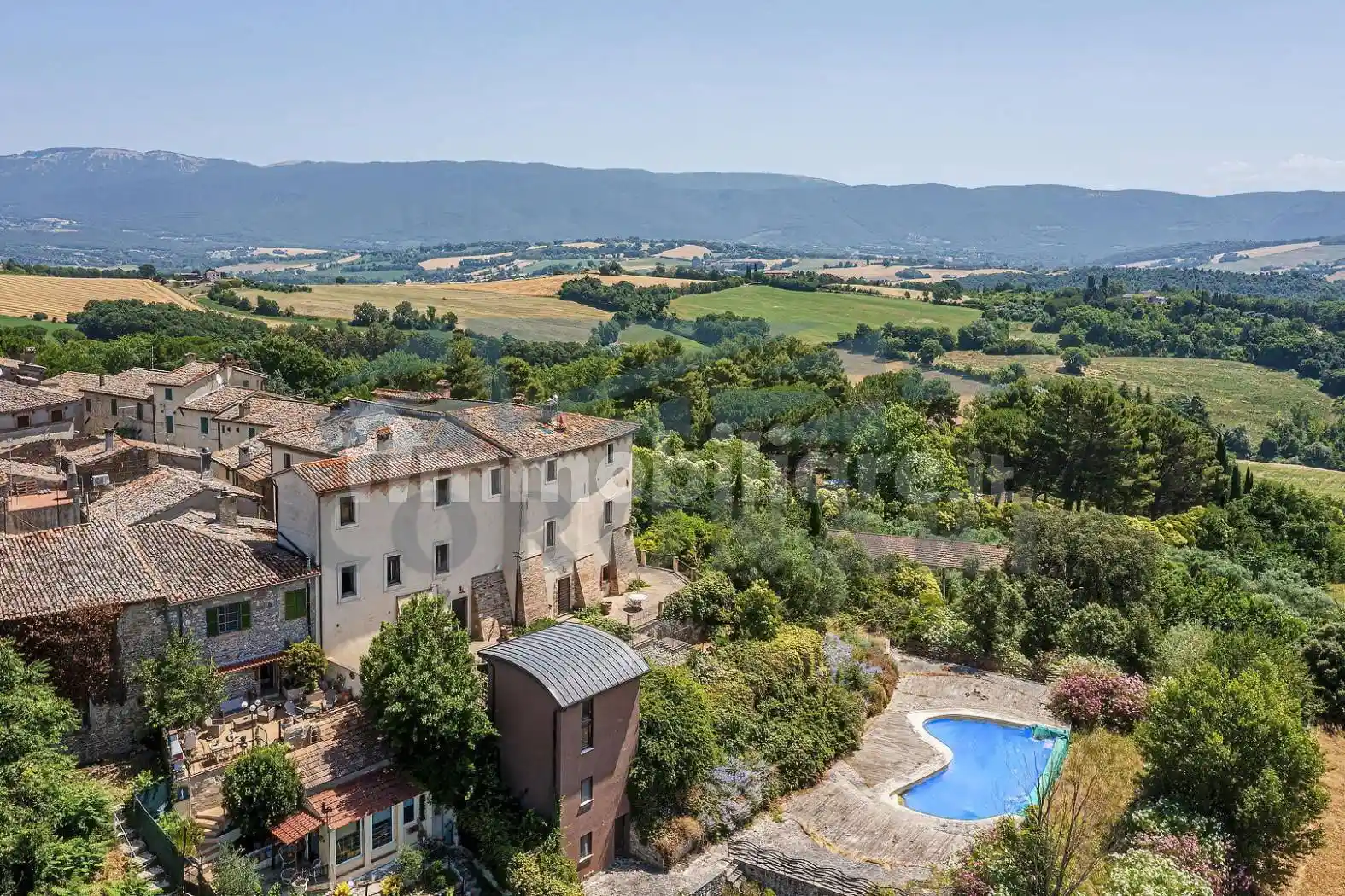 Rustico - Casale in vendita a Todi