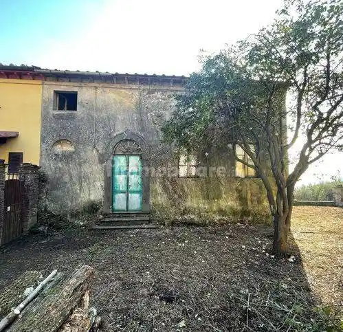 Rustico - Casale in vendita a Lucca