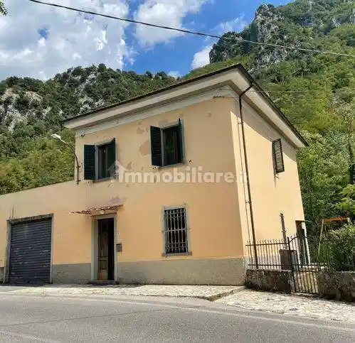 Villa in vendita a Bagni di Lucca