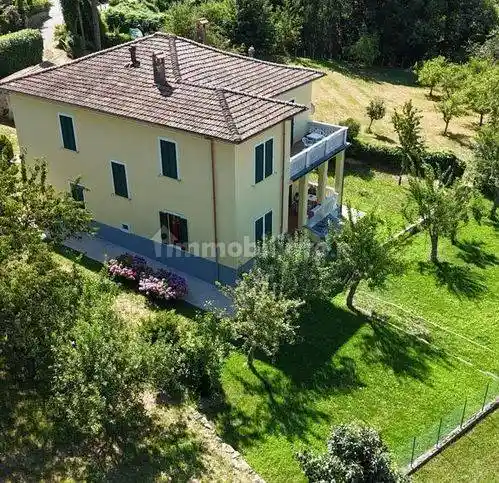 Villa in vendita a Piazza al Serchio