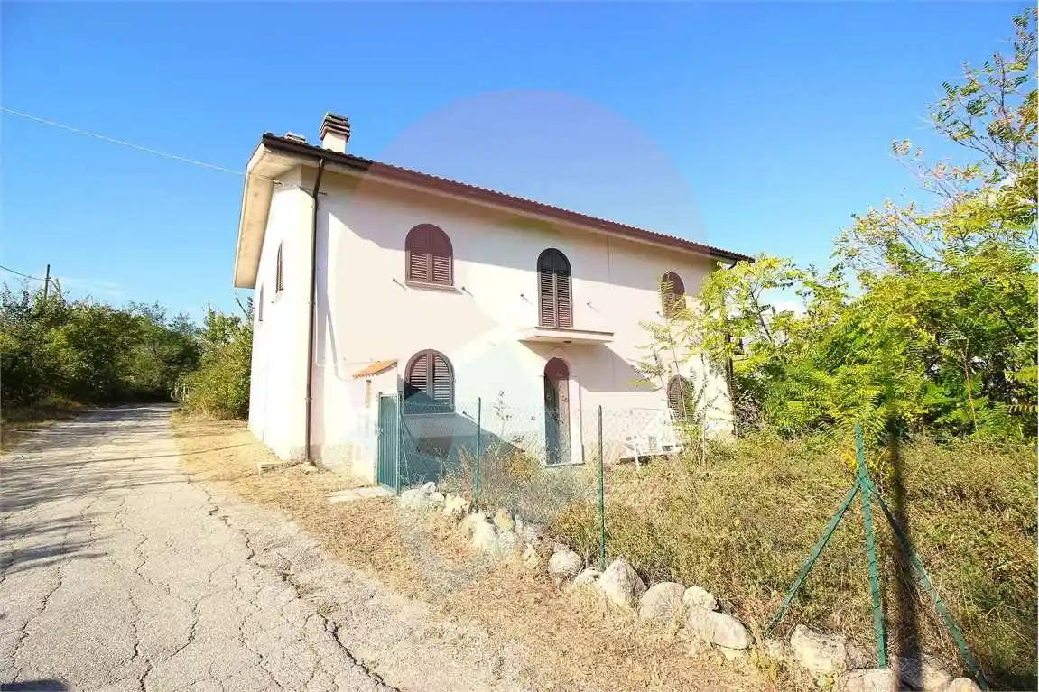 Casa indipendente in vendita a Serramonacesca