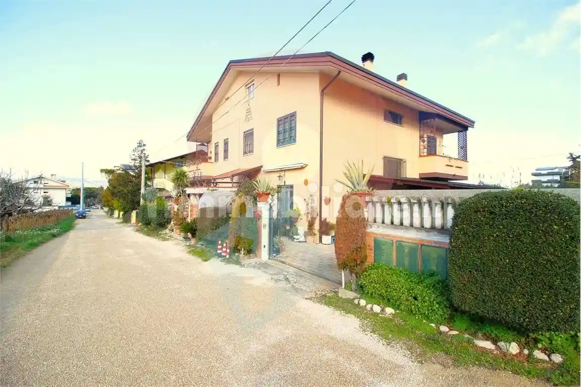 Casa indipendente in vendita a Montesilvano