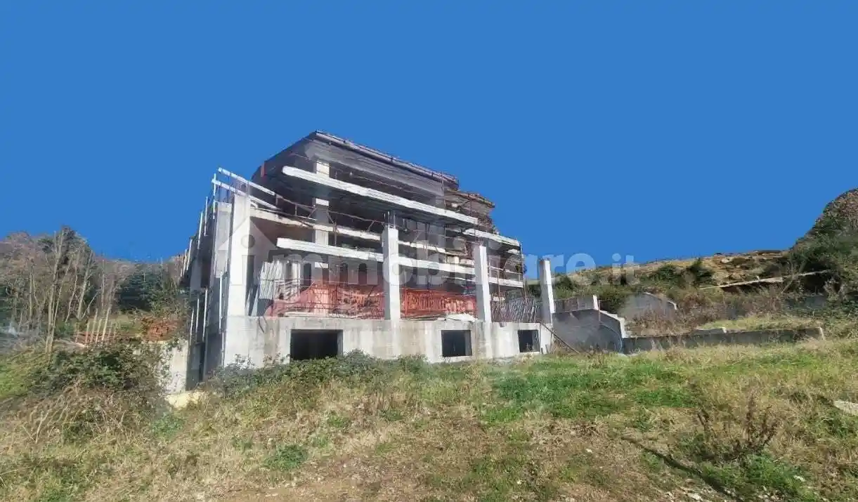 Villa in vendita a Luni