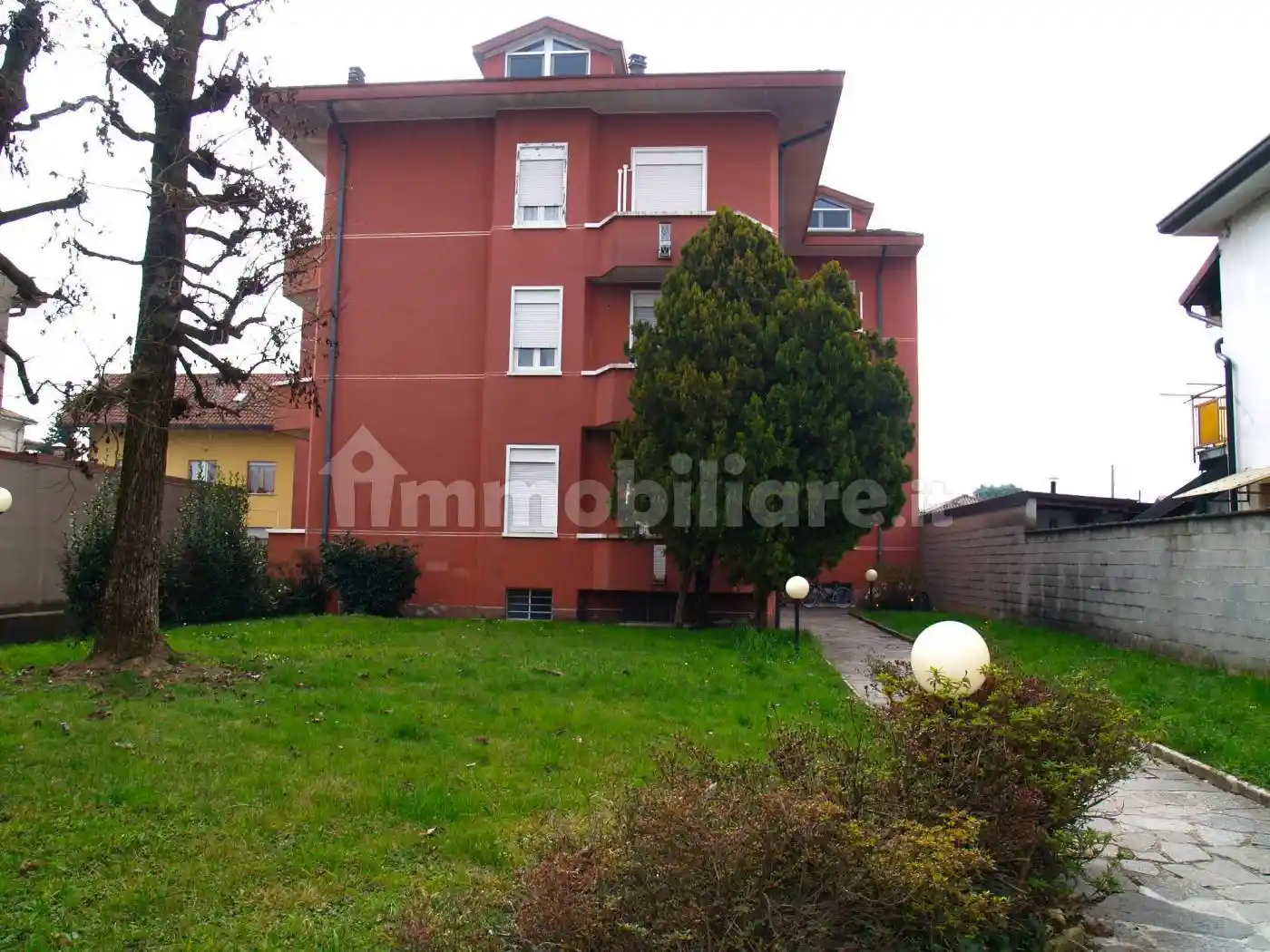 Appartamento in vendita a Lazzate