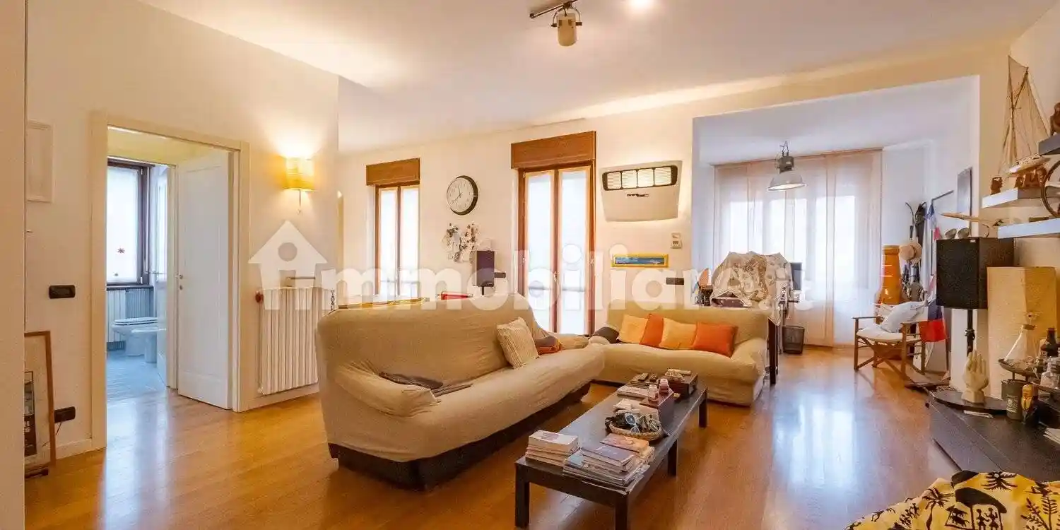 Palazzo - Edificio in vendita a Monza