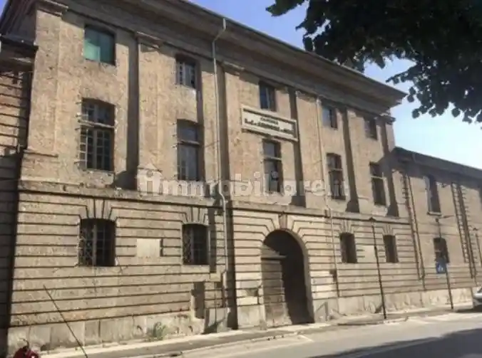 Palazzo - Stabile in vendita a Vercelli