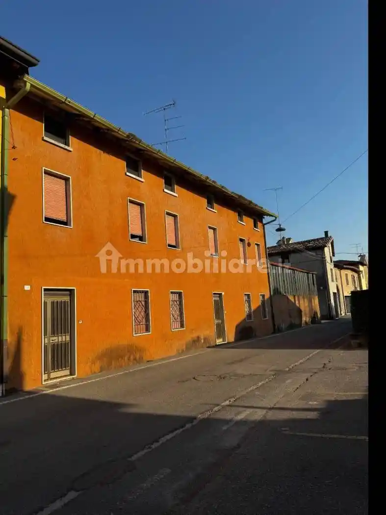 Casa indipendente in vendita a Lonato del Garda