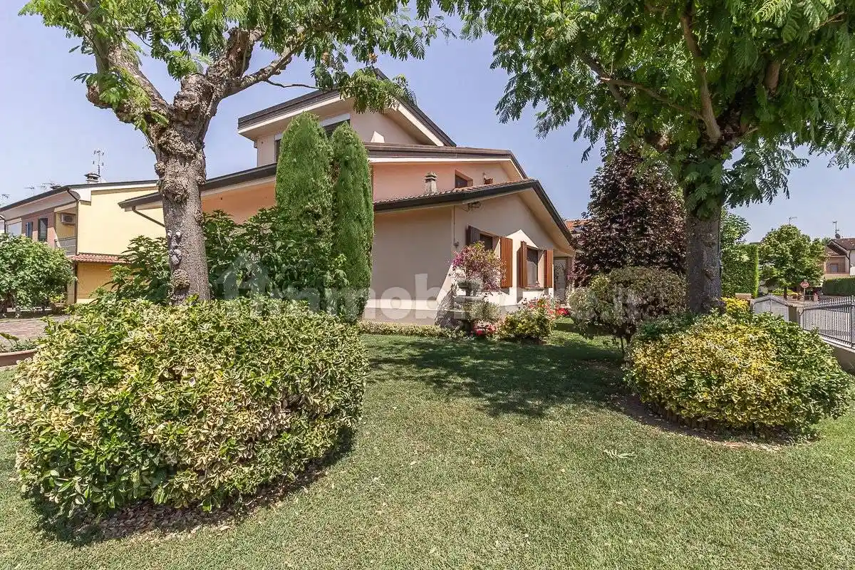 Villa in vendita a Terre del Reno