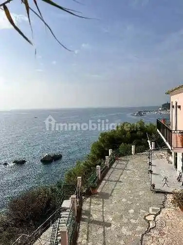 Appartamento in vendita a Savona