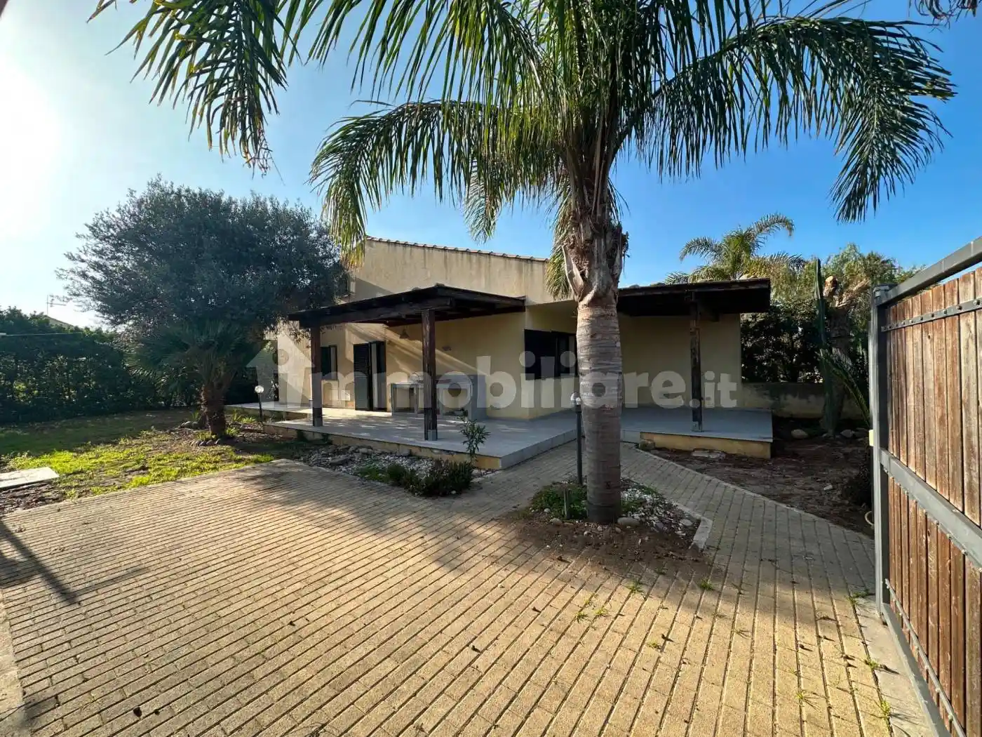 Villa in vendita a Campofelice di Roccella