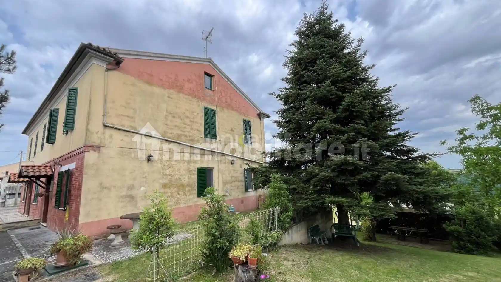 Villa in vendita a Poggio San Marcello