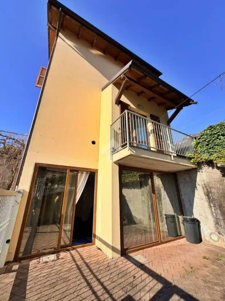 Villa in affitto a Mandello del Lario