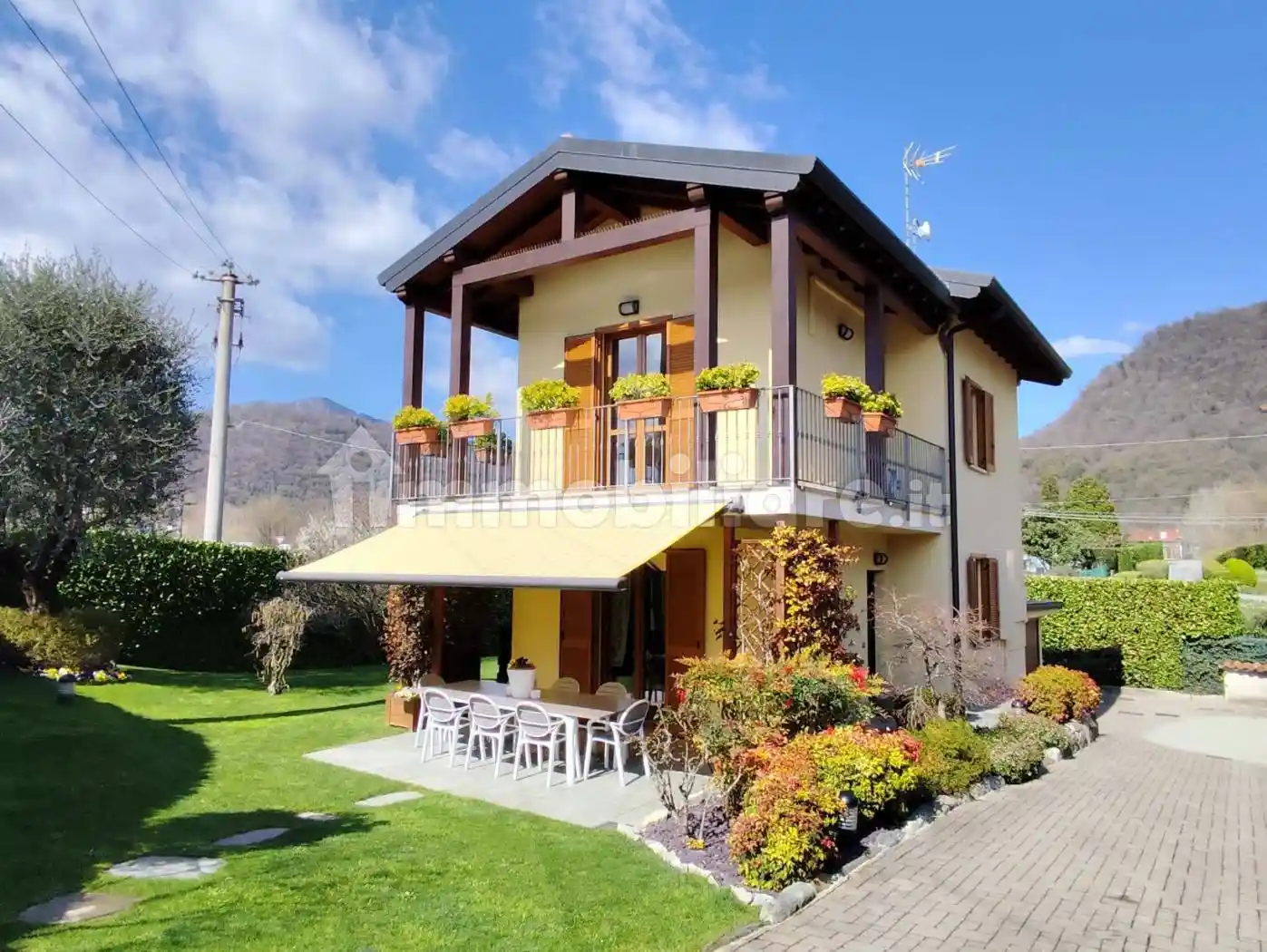 Villa in vendita a Eupilio