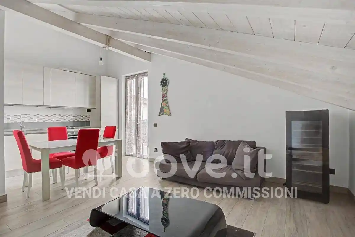 Appartamento in vendita a Caronno Varesino