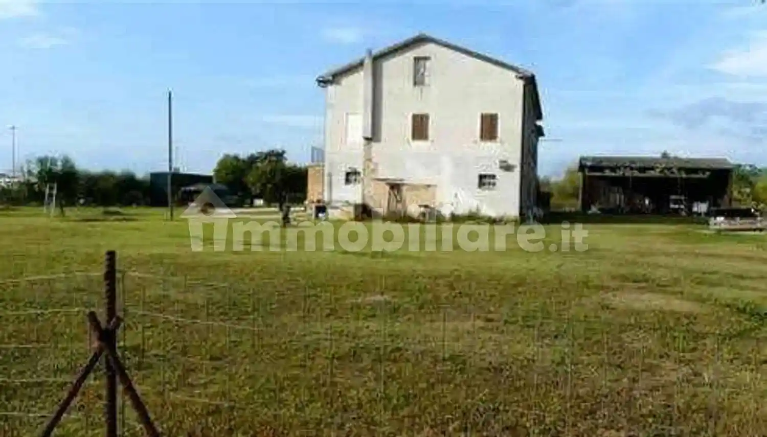 Rustico - Casale in vendita a Macerata