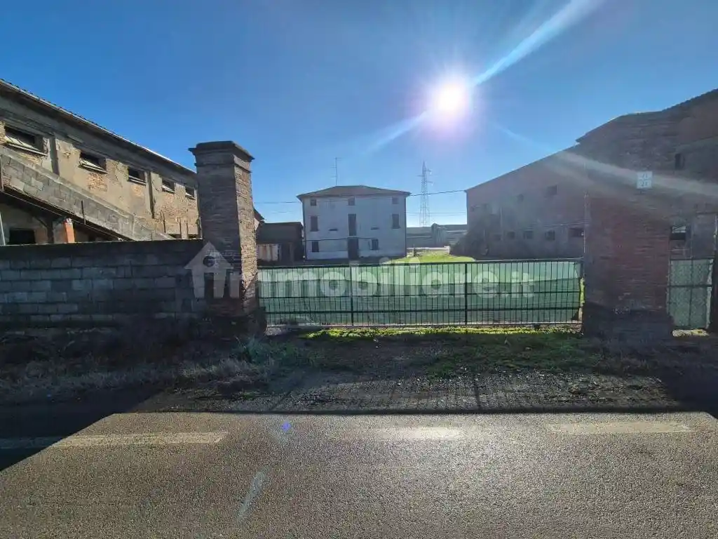 Rustico - Casale in vendita a Modena