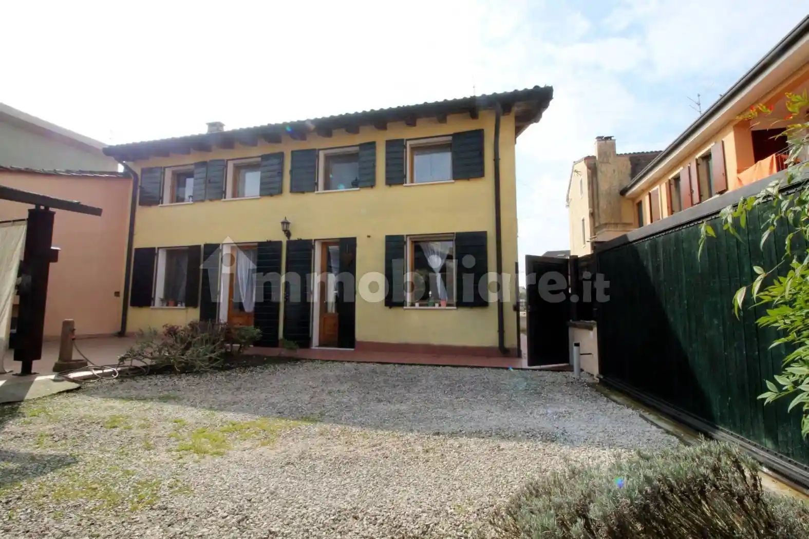 Casa indipendente in vendita a Villafranca di Verona