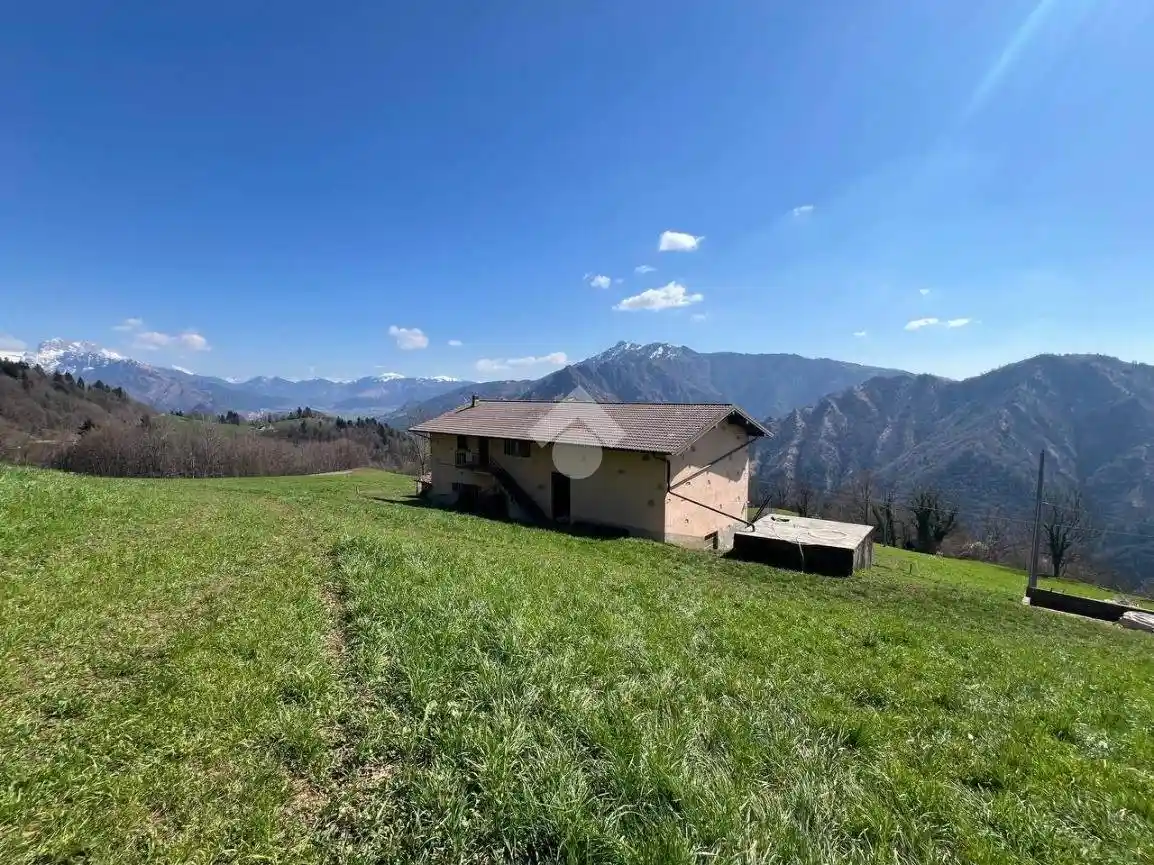 Casa indipendente in vendita a Gorno