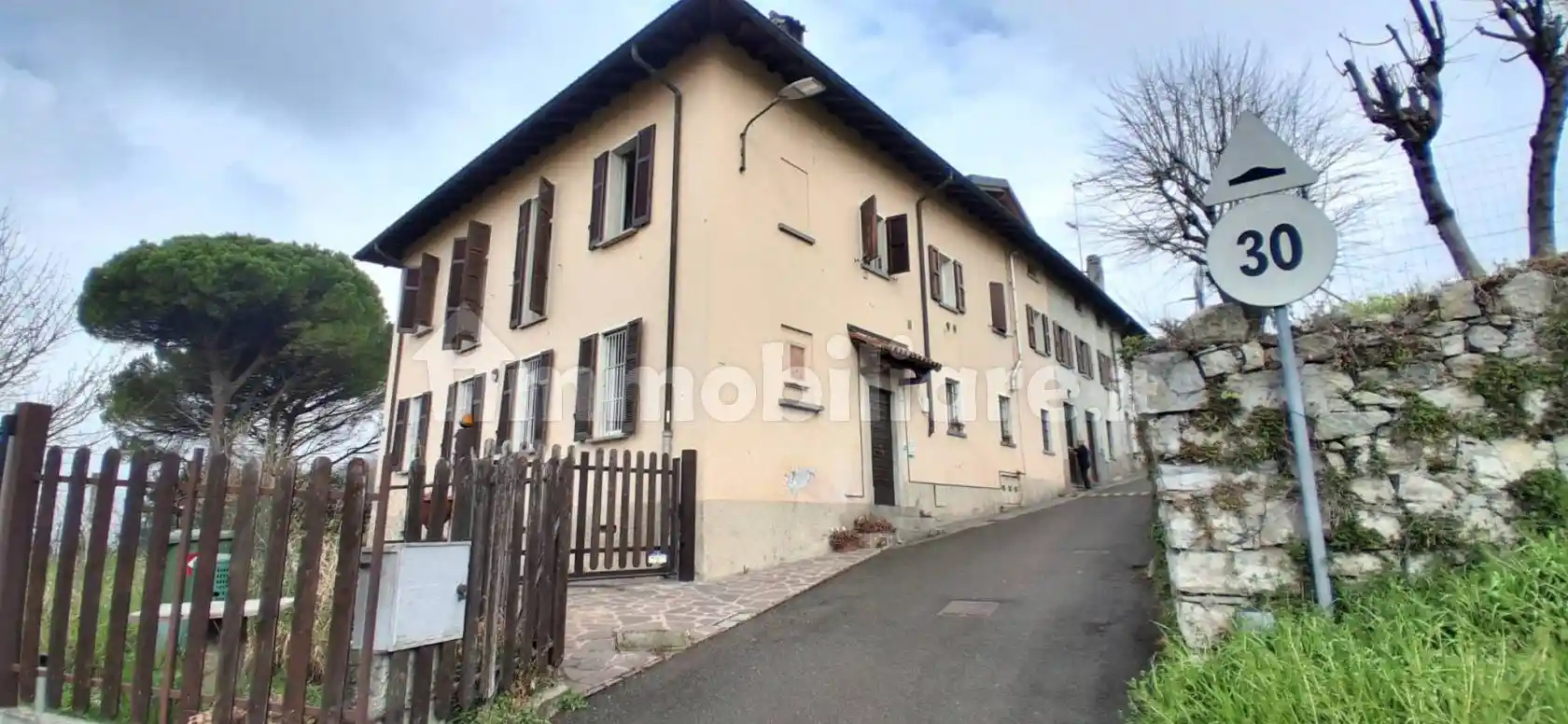 Rustico - Casale in vendita a Erba