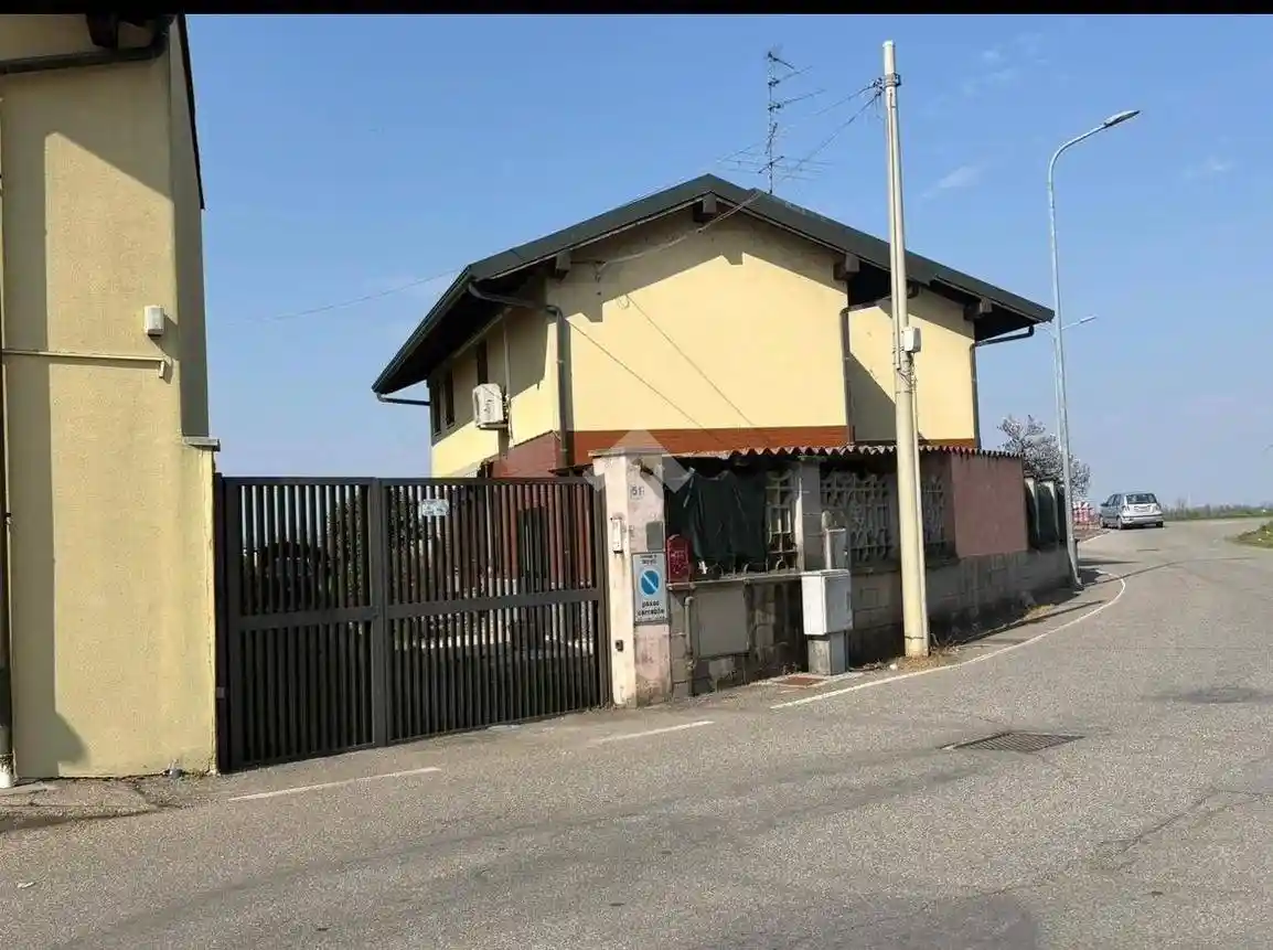 Villa in vendita a Trecate