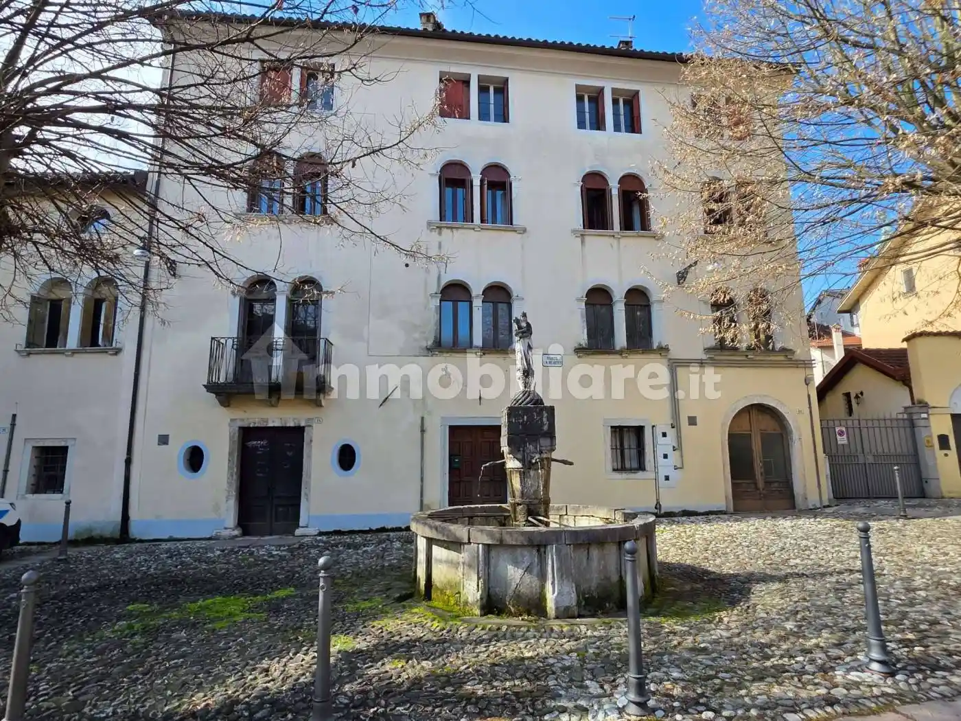Palazzo - Edificio in vendita a Belluno